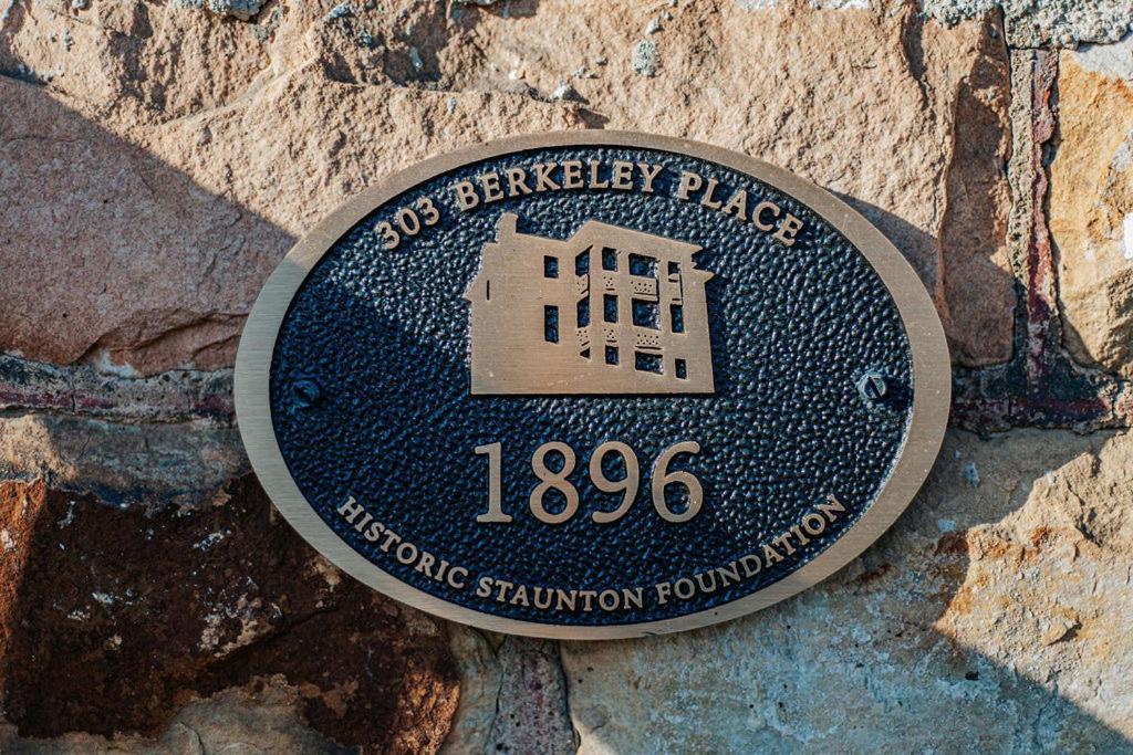 The Historic Berkeley Place Staunton Camera foto
